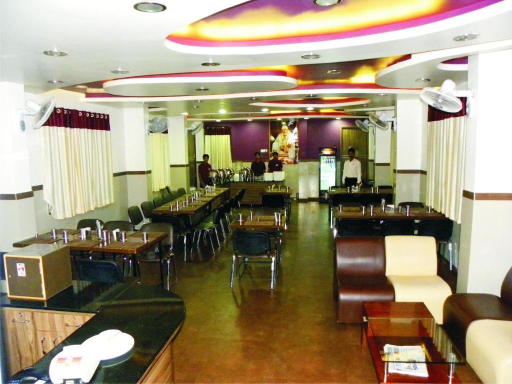 Hotel Shradha Saburi Palace Ширди Экстерьер фото
